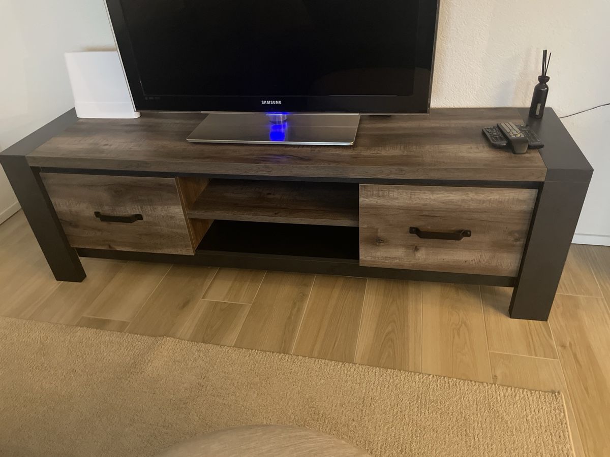 Conforama Meubles TV: Meuble TV design industriel, comme neuf! – D'occasion à Yverdon-les-Bains par mar_hg5t