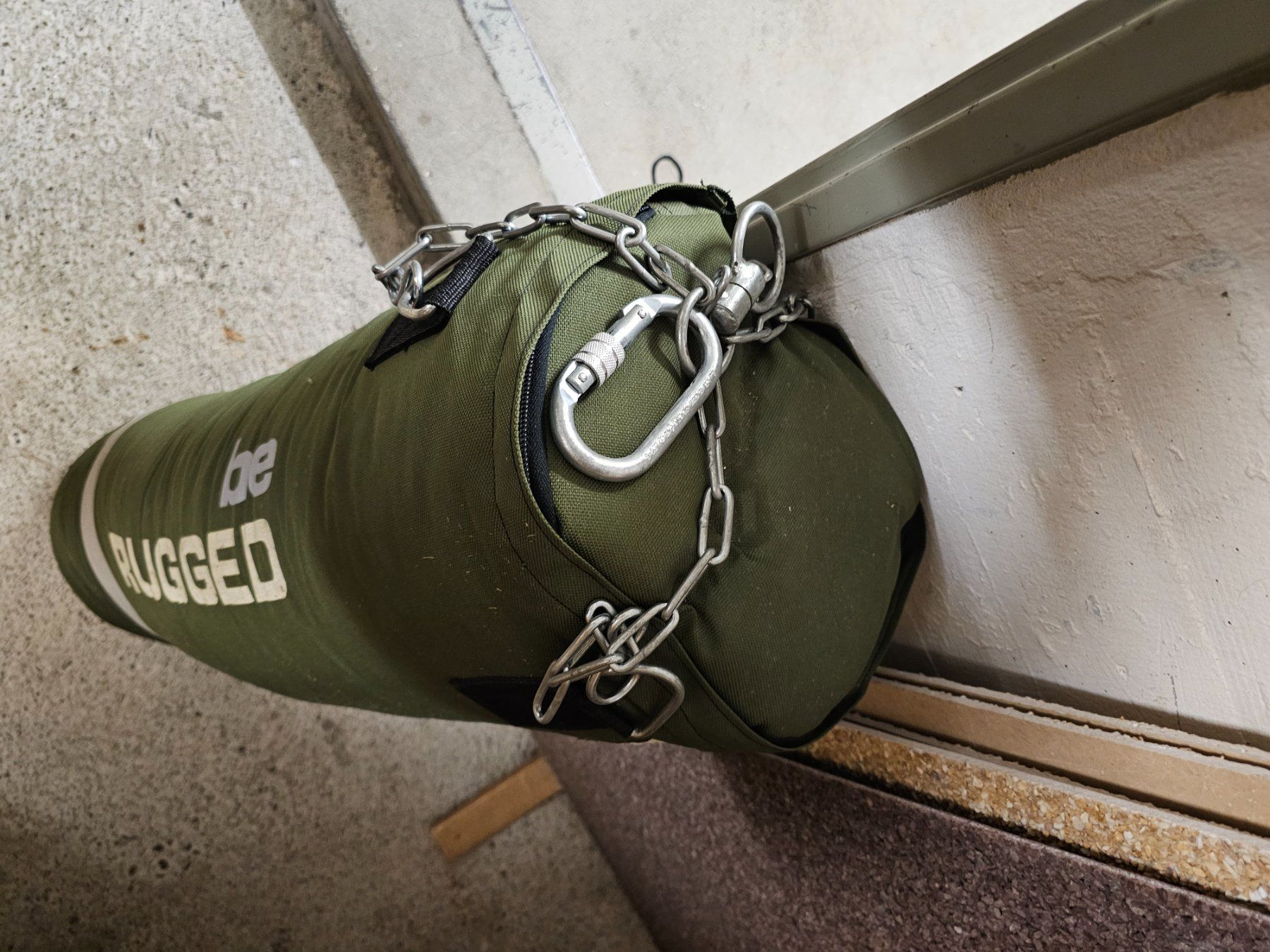 Sacs de frappe: Boxsack "be RUGGED" grün Hängesack mit Kette – D'occasion à Brugg AG par nole01 2