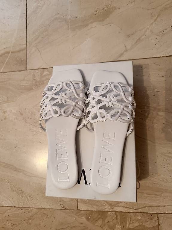 Loewe Scarpe da donna: Loewe Damen Pantoletten Grösse 38 – Usato da Feldbrunnen venduto da mas_g2qr