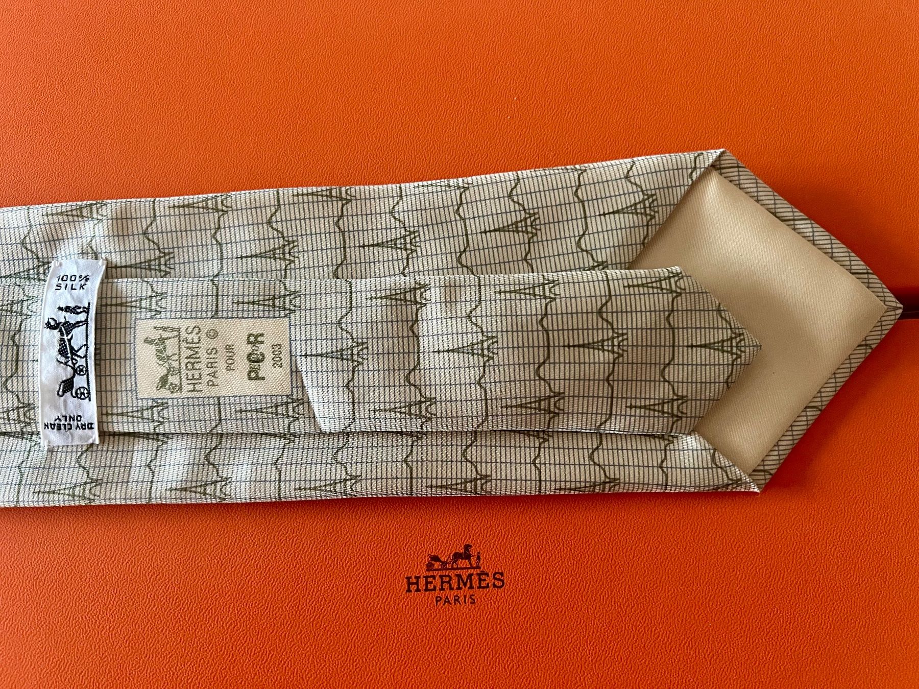 Hermès Cravates: Cravate HERMES-Paris „Eiffel Tower" - avec box original – Neuf (Voir description) à Le Mont-sur-Lausanne par luxurylover 2