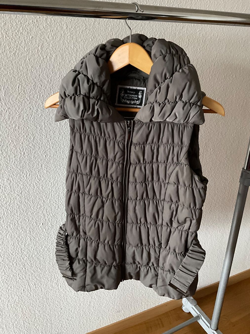 C&A Gilet & Giacche senza maniche: Steppweste  Gr. 40 – Nuovo (secondo la descrizione) da Muri b. Bern venduto da SmuriS