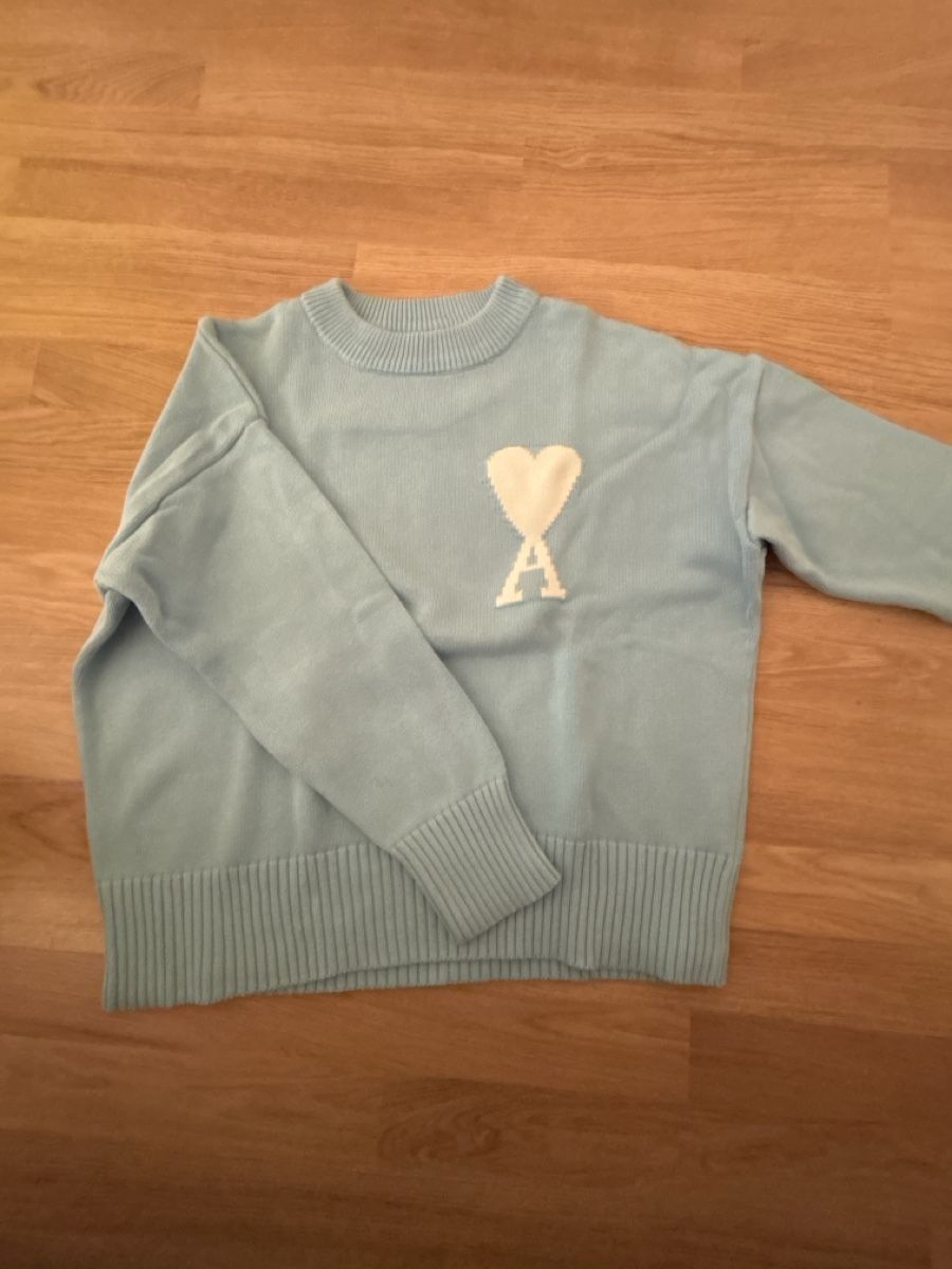 Amiri Maglioni & Felpe: Pullover hellblau mit Herz-A-Logo Grösse L guter Zustand – Usato da Wettingen venduto da gui_sr6v
