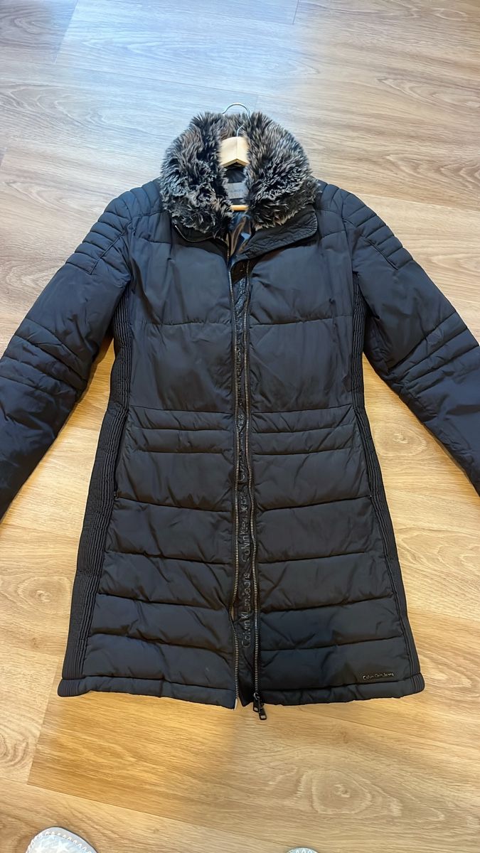 Calvin Klein Cappotti: Warm Winter Jacket with Fur, Calvin Klein – Usato da Adliswil venduto da Sale12