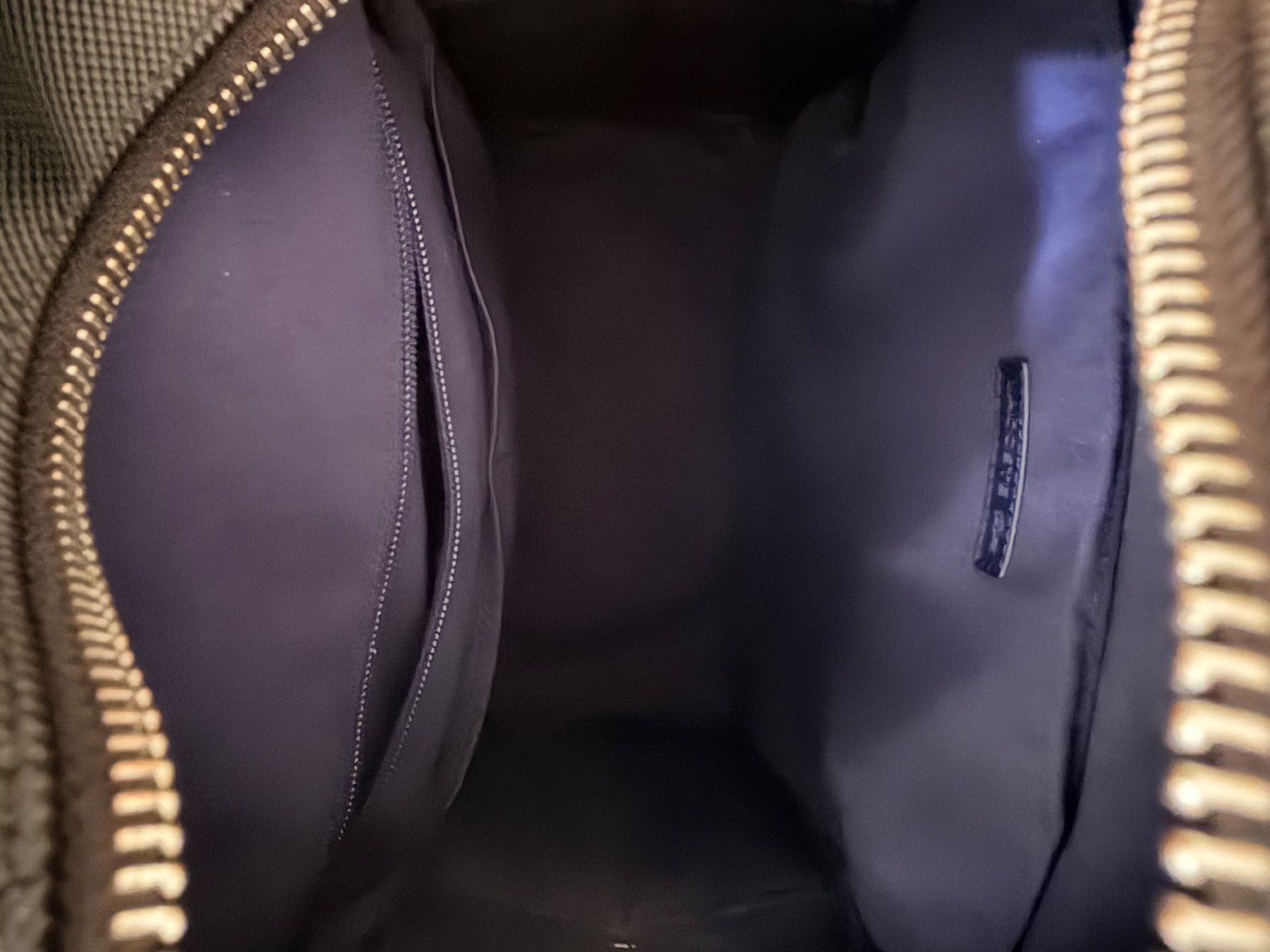 Lacoste Sacs à dos: Sac à dos Lacoste idéal pour PC – D'occasion à Lausanne par Meganelausanne 2