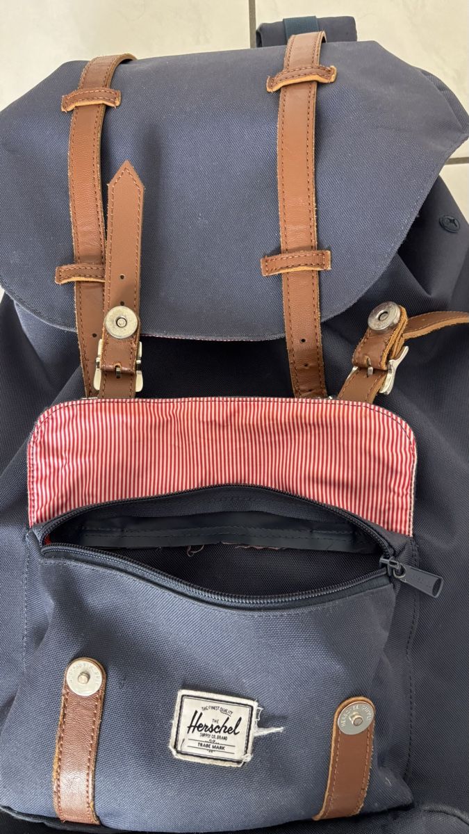 Herschel Zaini: Herschel Rucksack Navy – Usato da Wilen b. Wil venduto da alimonera 3