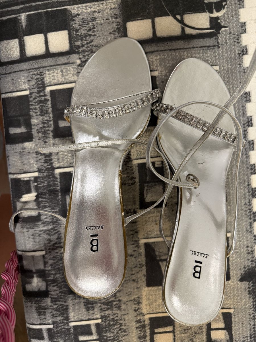Scarpe da donna: Silberne Sandalen mit Strass Grösse 41 – Usato da Zürich venduto da corinne_secondhand 1