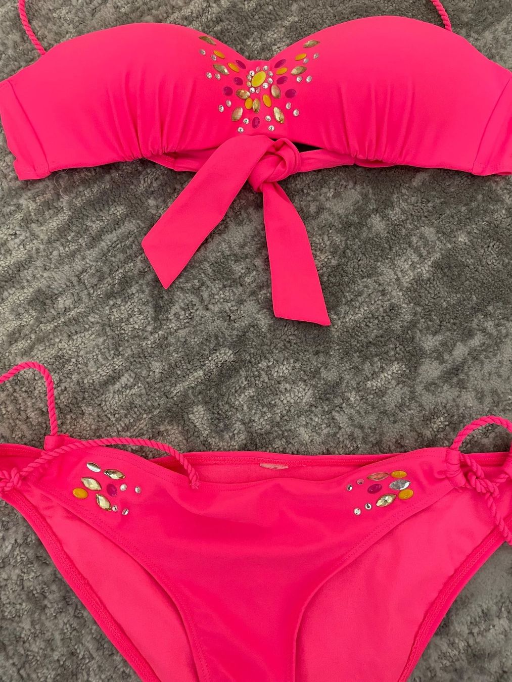 Hunkemöller Badekleider & Bikinis: Bikini (75 C) Neon Pink – Gebraucht aus Klingnau von Tiara2023 1
