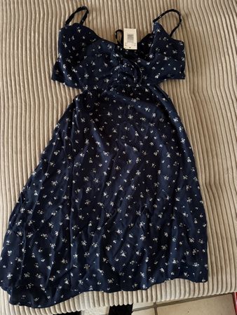 neuwertiges Kleid von Hollister Grösse M