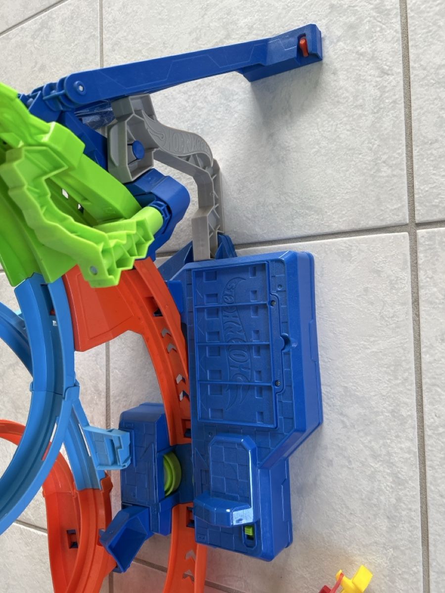 Hot Wheels Spielzeuge: Hot Wheels 4 Loopings – Gebraucht aus Lostorf von Venice16 3