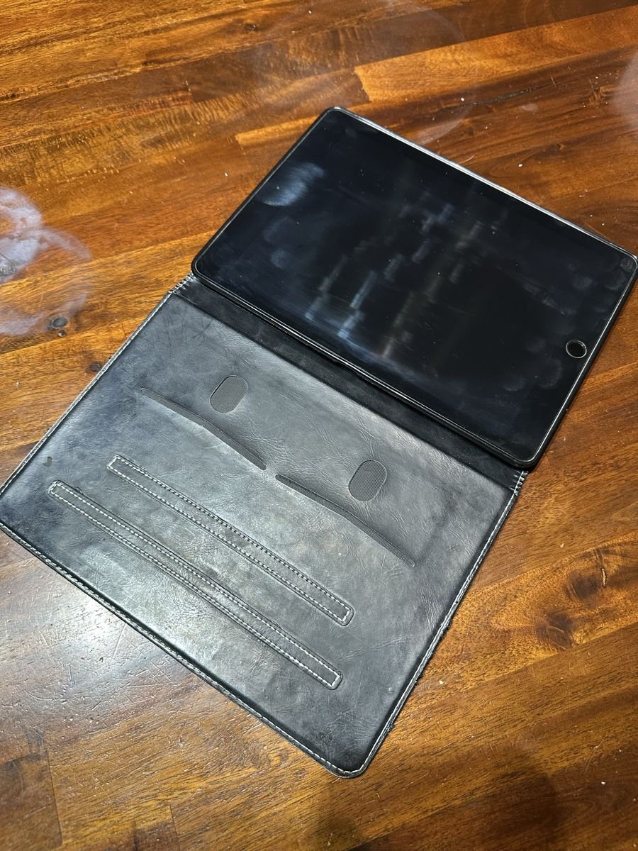 Apple Tablet PC: iPad 6 128GB schwarz  – Usato da Horgen venduto da Teri_N. 3