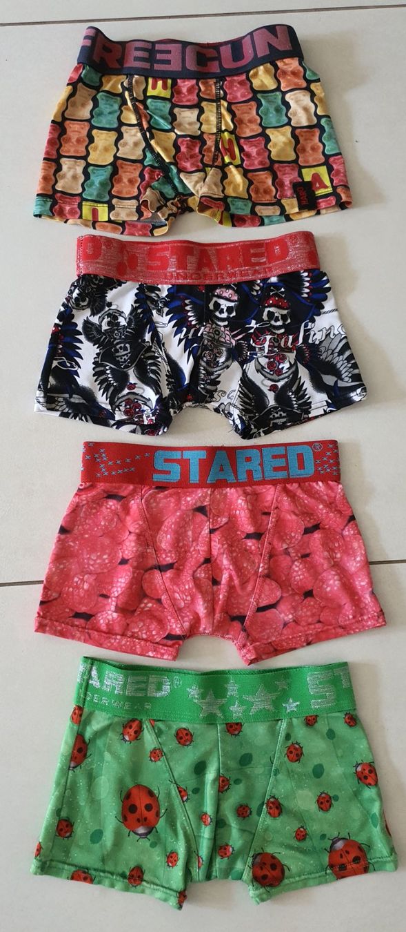 Biancheria intima: Lot de 4 boxers taille 6-8 ans – Usato da Vouvry venduto da Arwenne