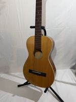 Gitarre inkl. Ständer  