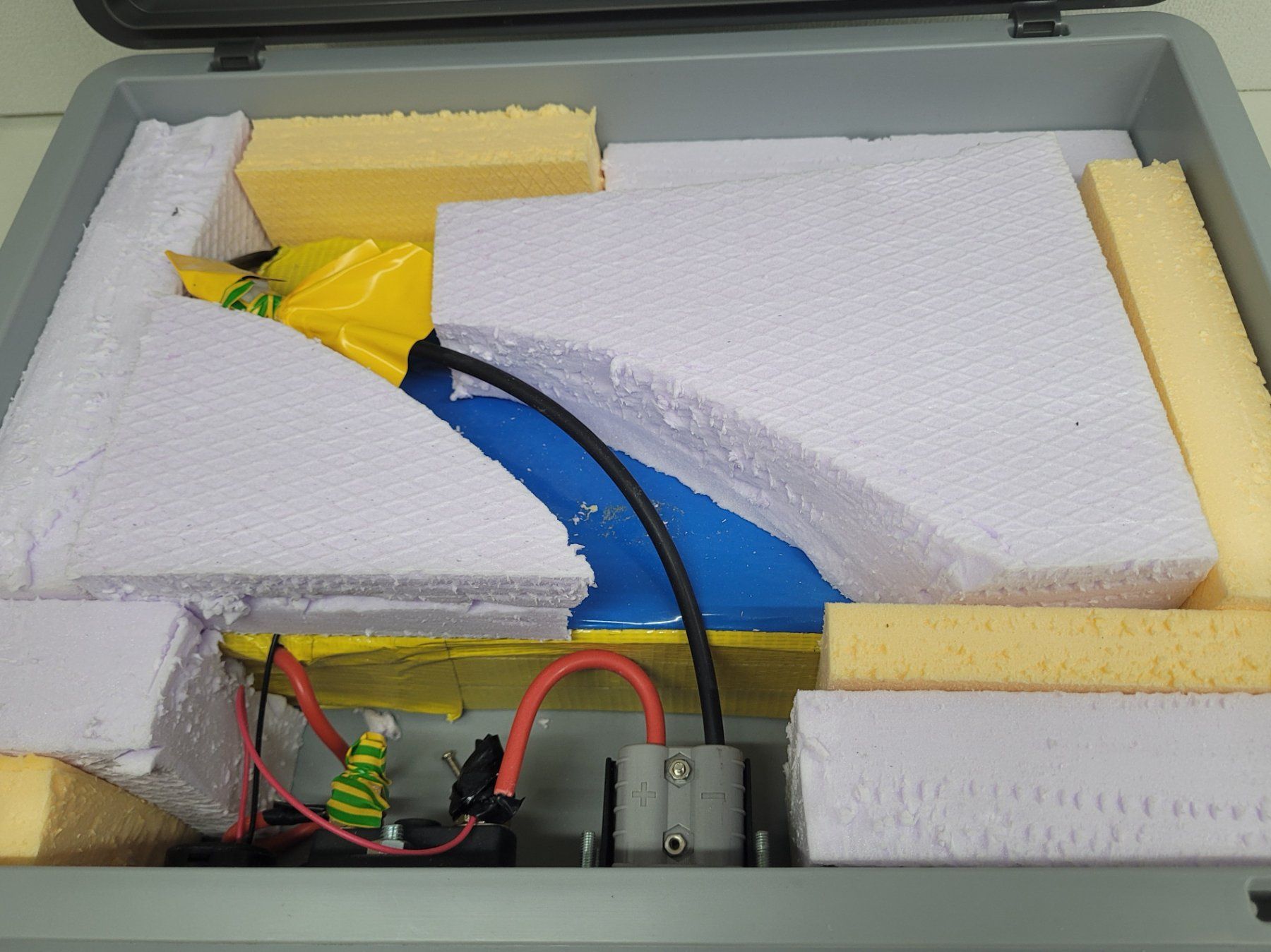 Batterie: 24V Akku in Rakokiste verbaut – Usato da Unterseen venduto da Sekundus 2