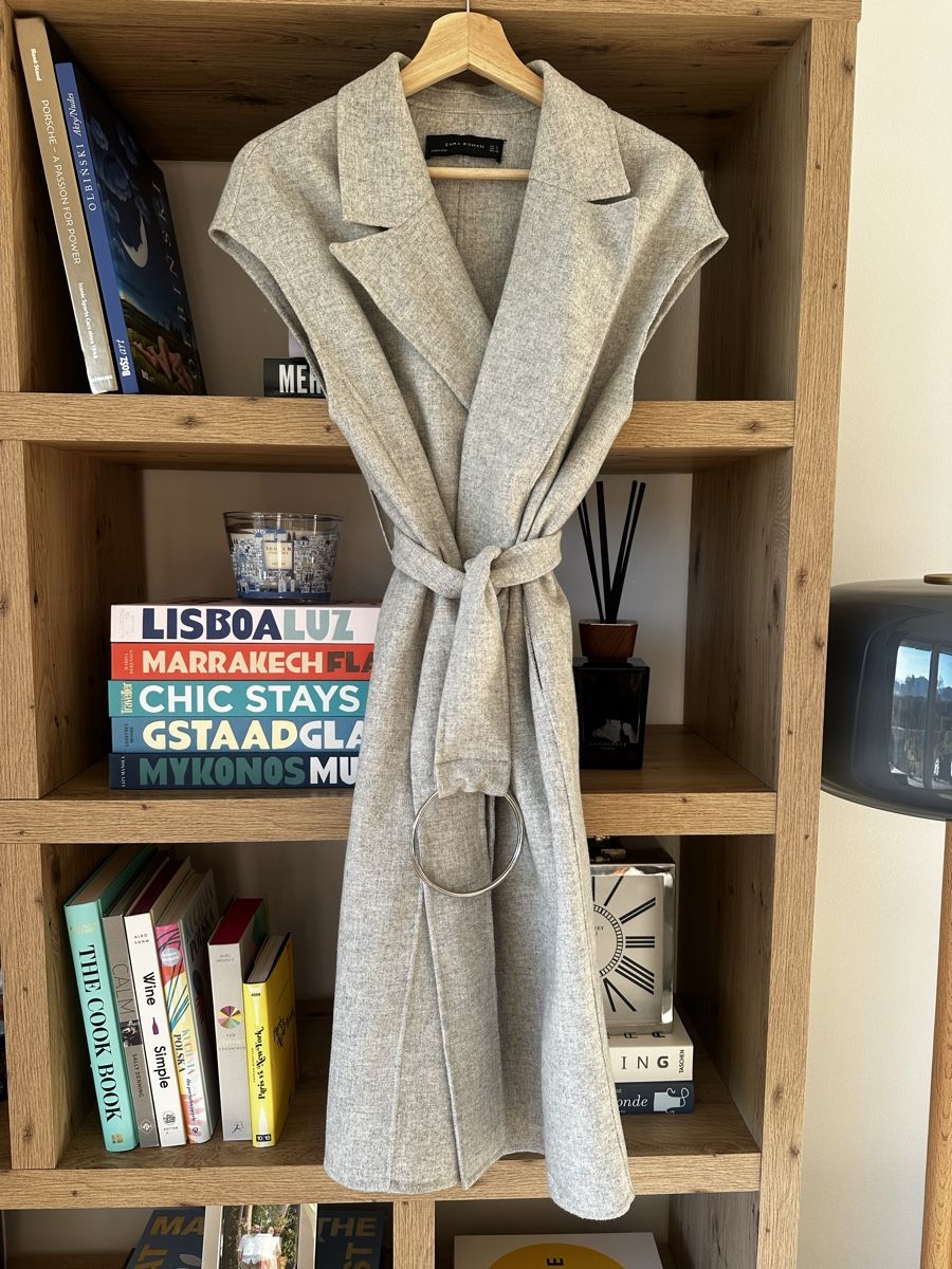 Zara Giacche: Veste sans manches grises hand made S – Nuovo (secondo la descrizione) da La Croix (Lutry) venduto da secondhandZara