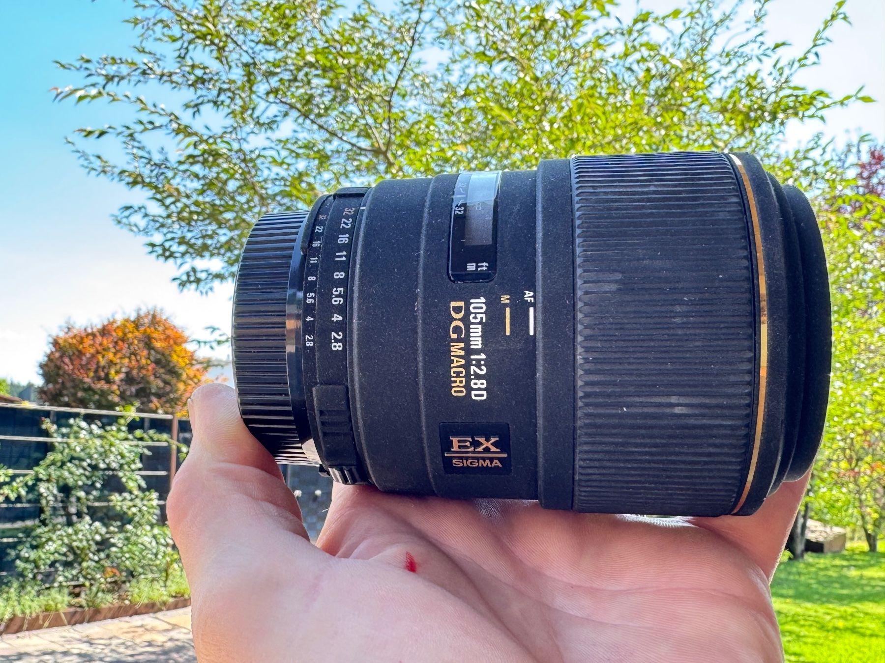 Sigma Obiettivi: Sigma 105 mm F/2.8 Makroobjektiv – Usato da Glashütten venduto da Lautbirru