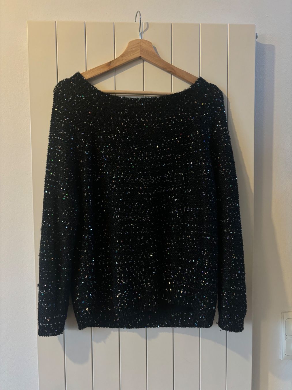 Maglioni & Felpe: Black Sequin Party Sweater with Open Back Detail – Usato da Genève venduto da Bella_909 2