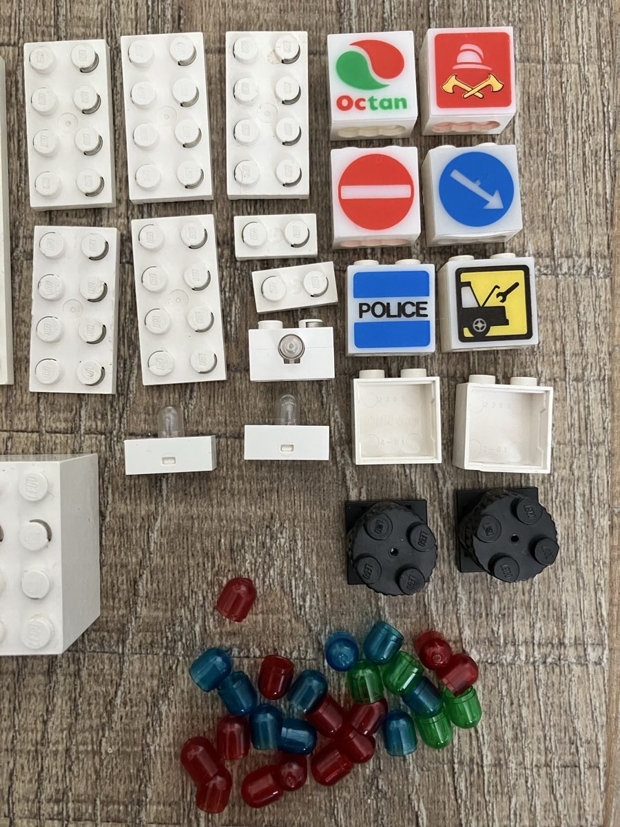 Lego Jeux de construction: Lego Elektro- und Leuchtteile – D'occasion à Balsthal par Diviko 1