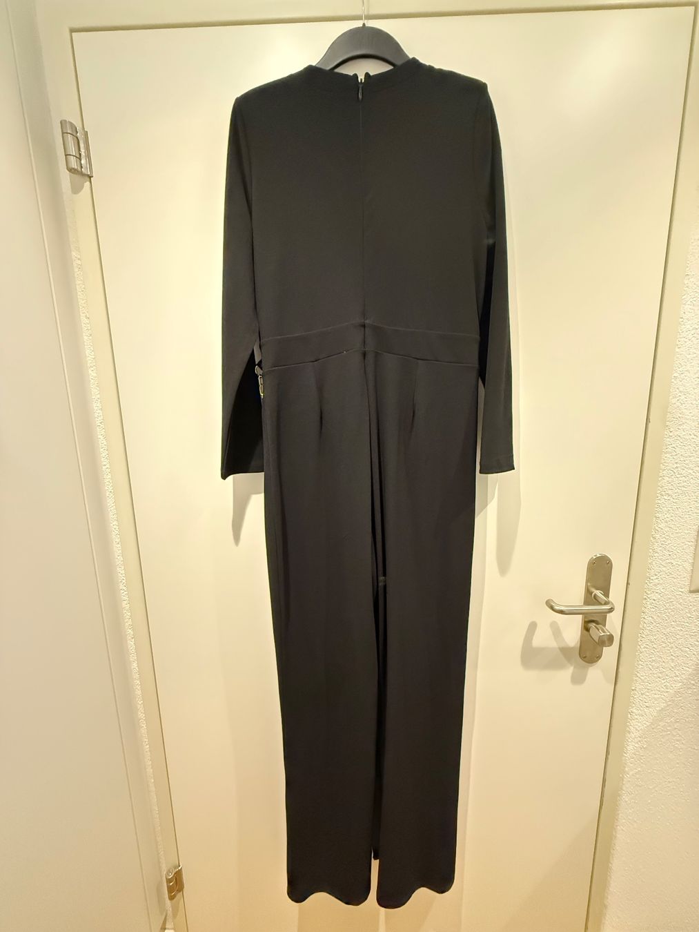 Jumpsuits: Schwarzer Jumpsuit mit Kette, Plussize Gr. 48, elegant – Neu und originalverpackt aus Zug von Leerminschrank 6