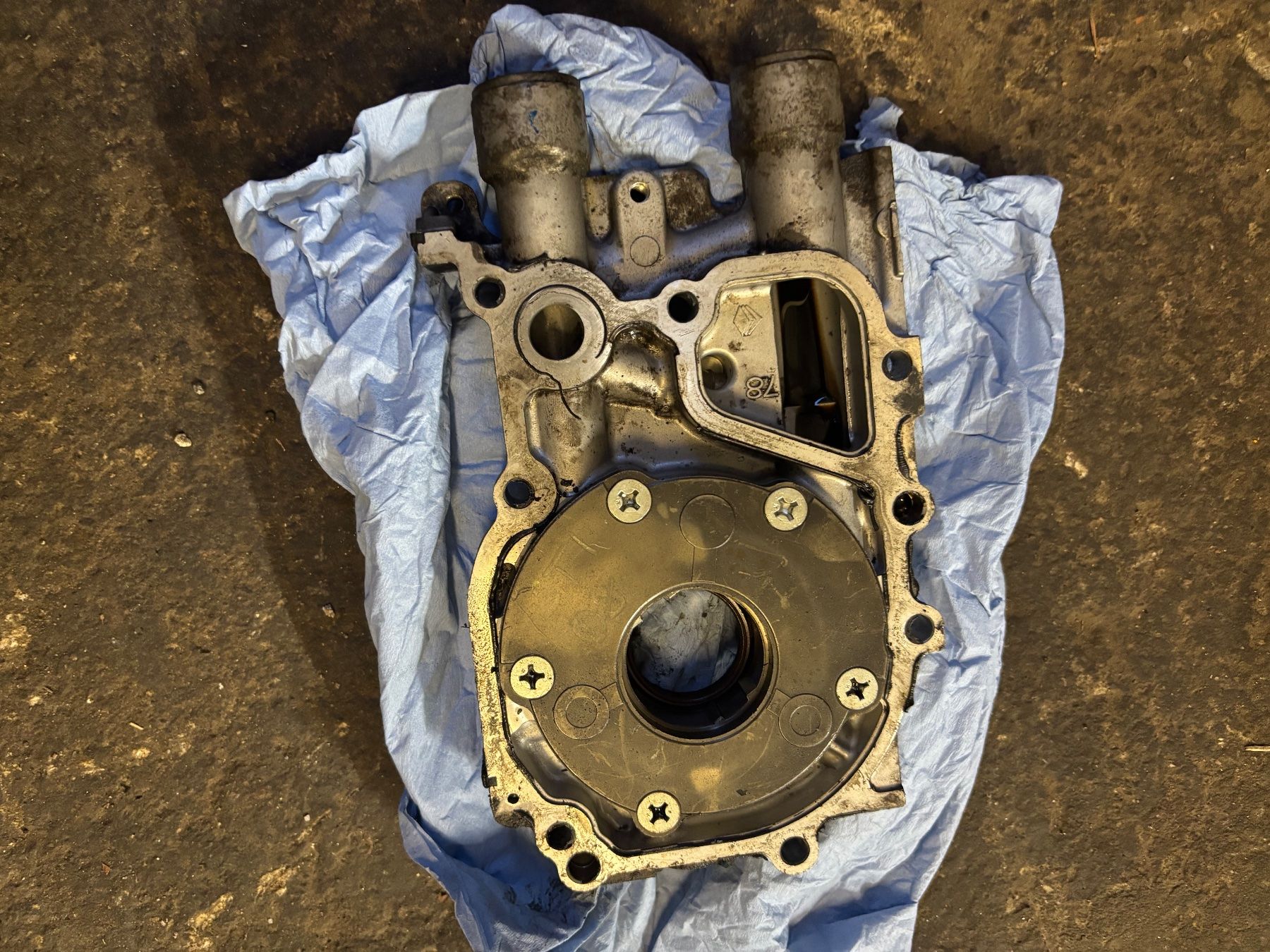 Subaru Tutti pezzi di ricambio auto: Pompa olio Subaru – Usato da Altdorf UR venduto da mar_jjb7