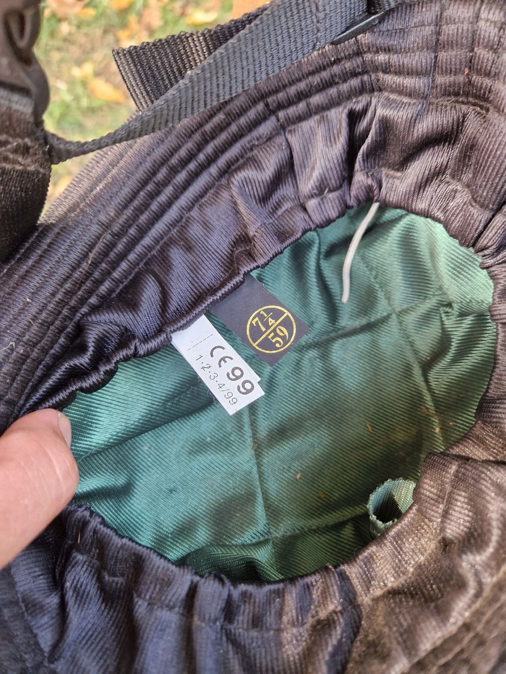 Selles, accessoires: 2 Reitsattel mit Reithelm  – D'occasion à Sempach par zehu 3