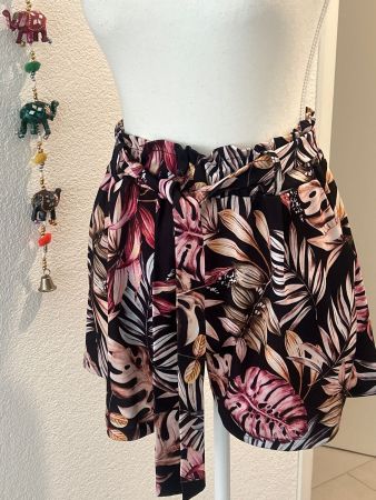 Damen Shorts schwarz mit Muster TG U