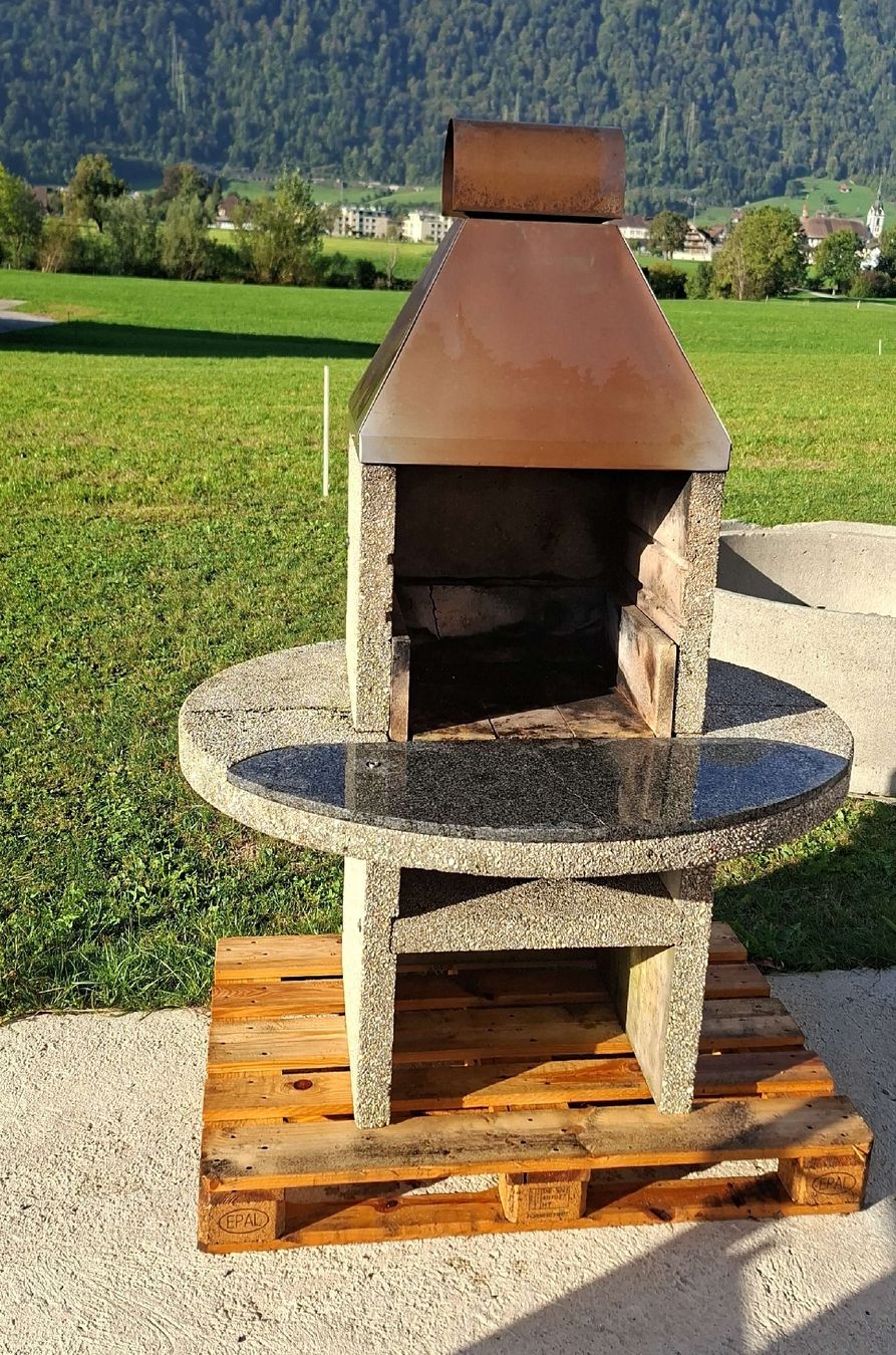 Grills: Gartencheminée aus Stein und Granit  – Gebraucht aus Arth von Kamel21