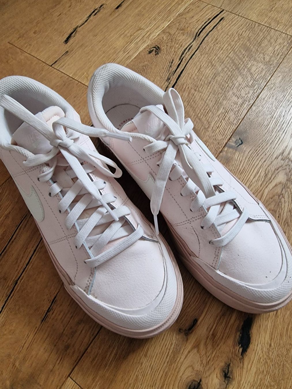 Scarpe da donna: Nike – Usato da Alpnach Dorf venduto da Schanein