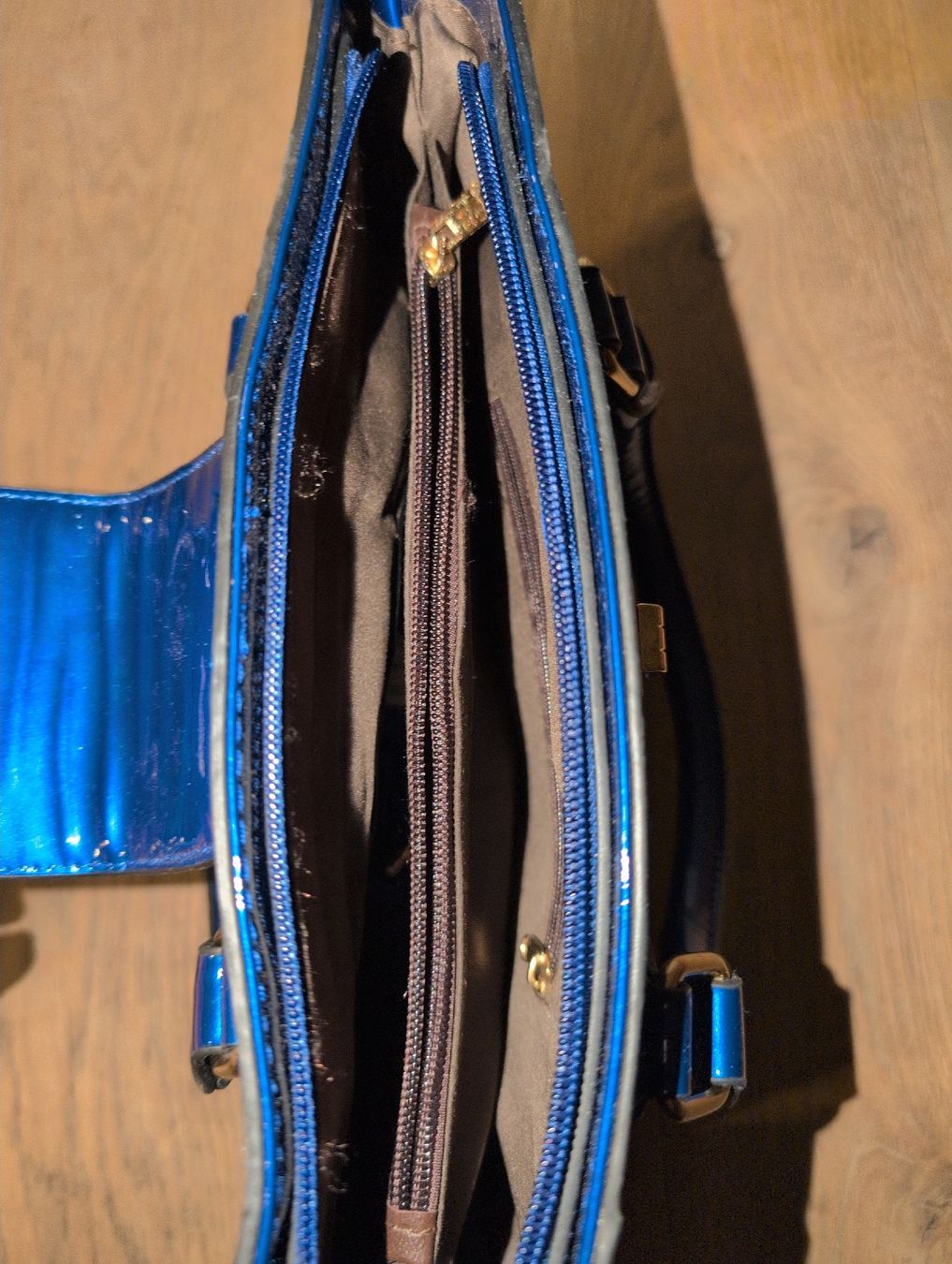 Borse da donna: NEU Blaue Handtasche Lacklederoptik – Nuovo e nell'imballaggio originale da Uster venduto da Mooreas 4