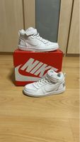 Baskets Nike Court Borough Mid-Taille 31,5