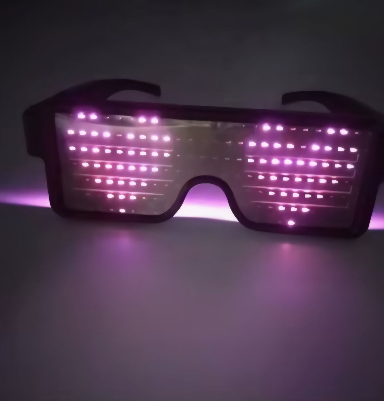 Occhiali & Lenti: Party Brille LED rot oder blau mit 8 animierten Motiven  NEU – Nuovo e nell'imballaggio originale da Zürich venduto da wearehappy 2