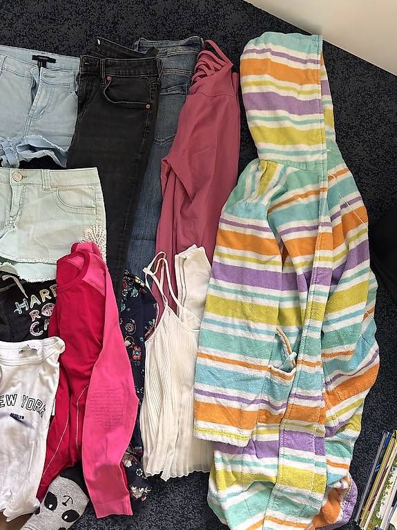 Lotti di vestiti: Kleider Paket S petite – Usato da Zürich venduto da Sashkica 2