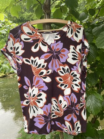 Blumiges Shirt