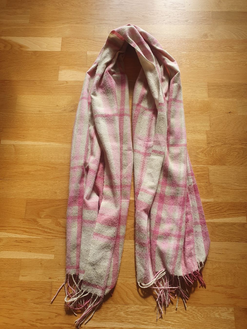 Foulards, Tücher & Schals: Schal kariert beige/rosa mit Fransen – Gebraucht aus Moosseedorf von Sonnenschein..