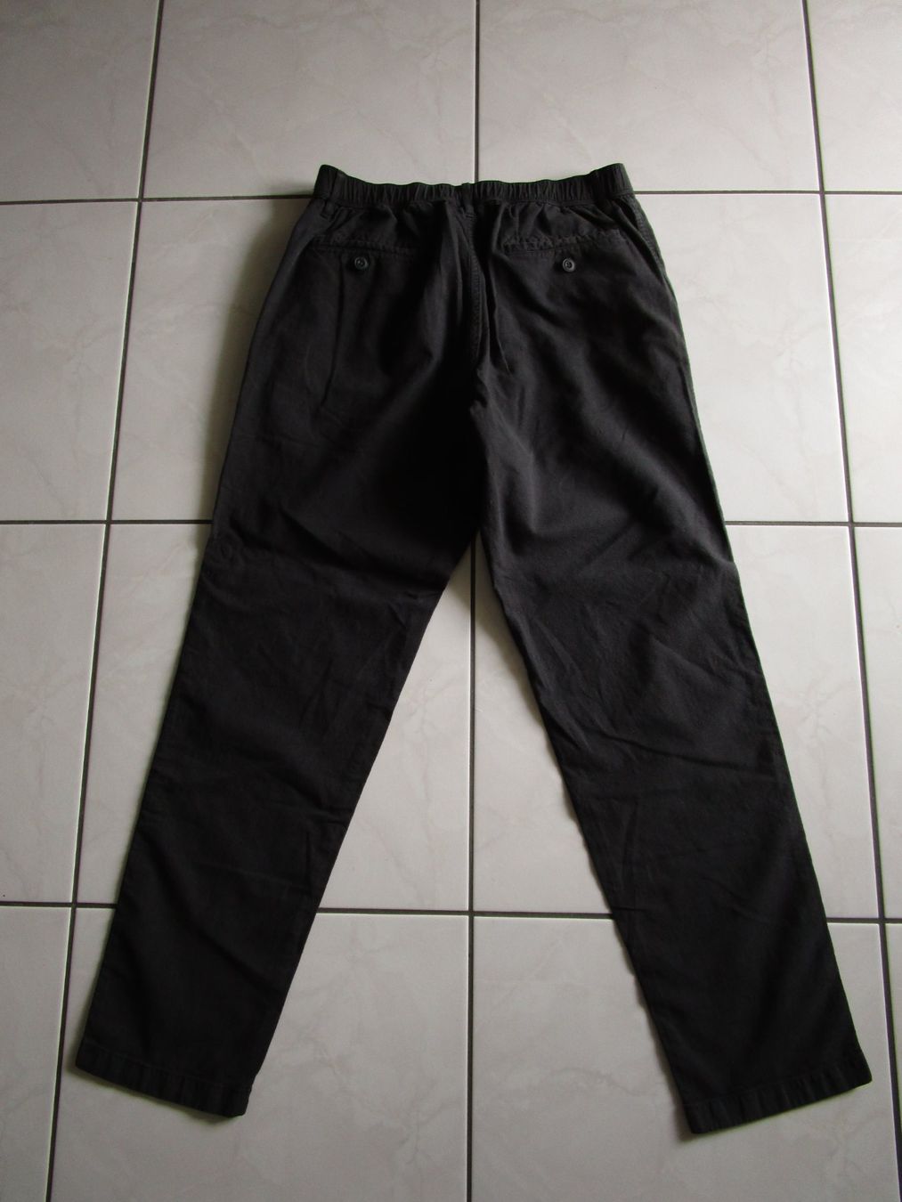 Uniqlo Pantaloni: Hose Uniqlo Gr. M schwarz – Usato da Volketswil venduto da Globine100 2