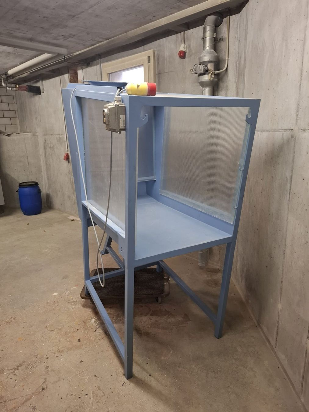 Tutte le macchine: Absaugkabine mit Ventilator, neuwertig – Usato da Mosnang venduto da a-s-m