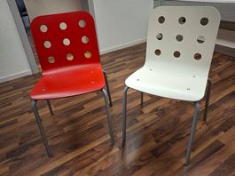 9 Stühle rot und weiss