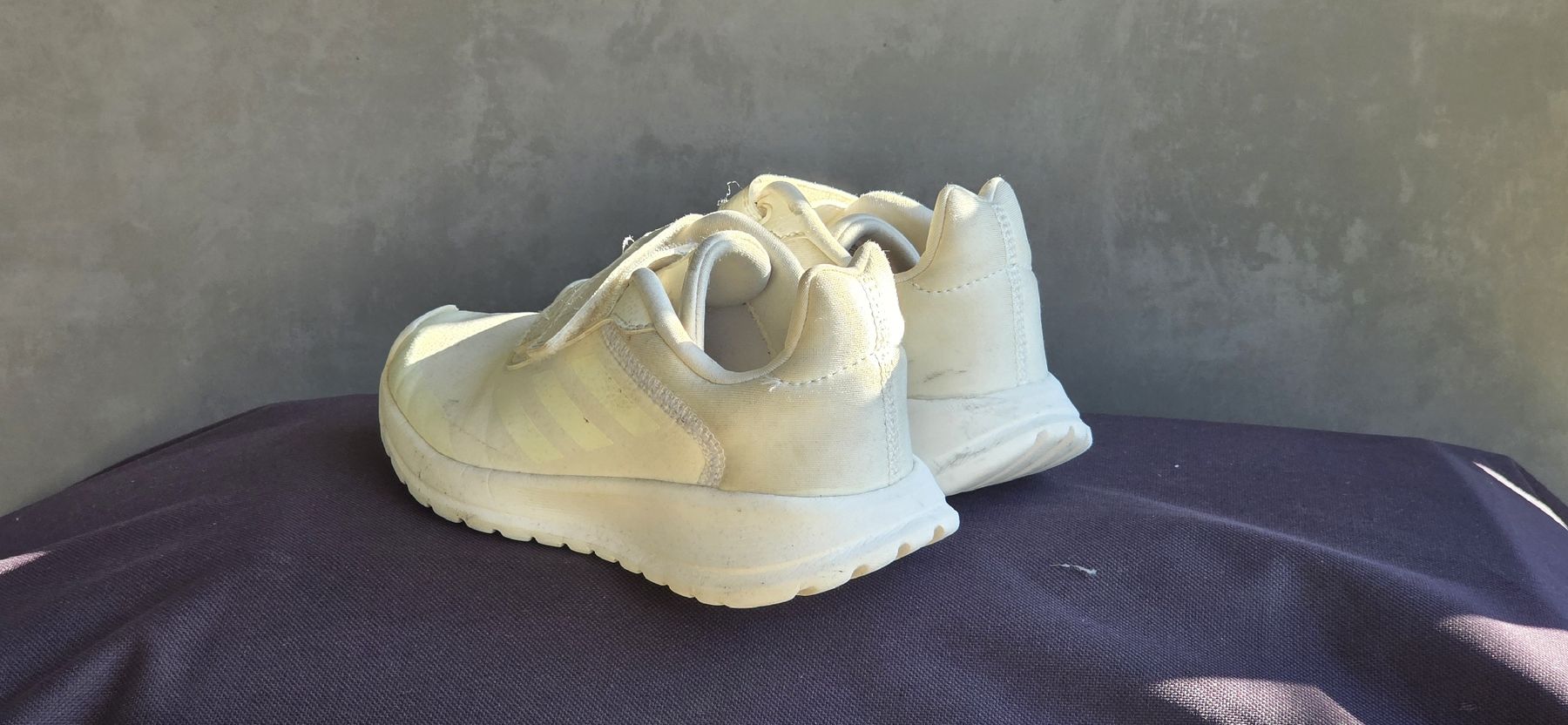 Adidas Scarpe per ragazzi: Adidas Sneaker Gr 30.5 – Usato da Stäfa venduto da Espresso_Macchiato 1