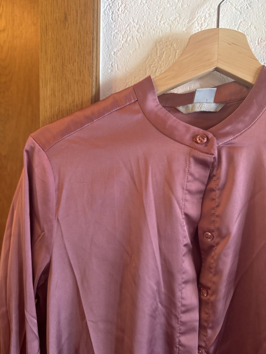 H&M Chemisiers: Bluse Satinlook – D'occasion à Rohrbachgraben par kae_5lhf 1