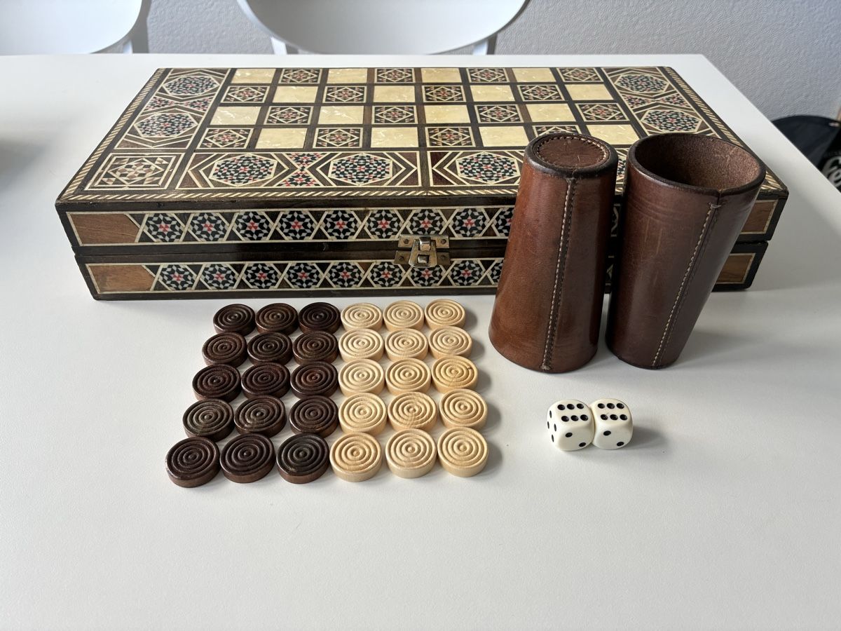 Jeux: Wunderschönes Backgammon- , Dame- und Schach-Spielbrett – D'occasion à Chur par Knokno199 7