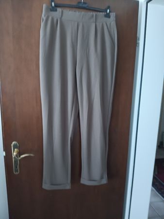 wunderschöne Trendige Hose in Khaki - ideal für den  Hebst