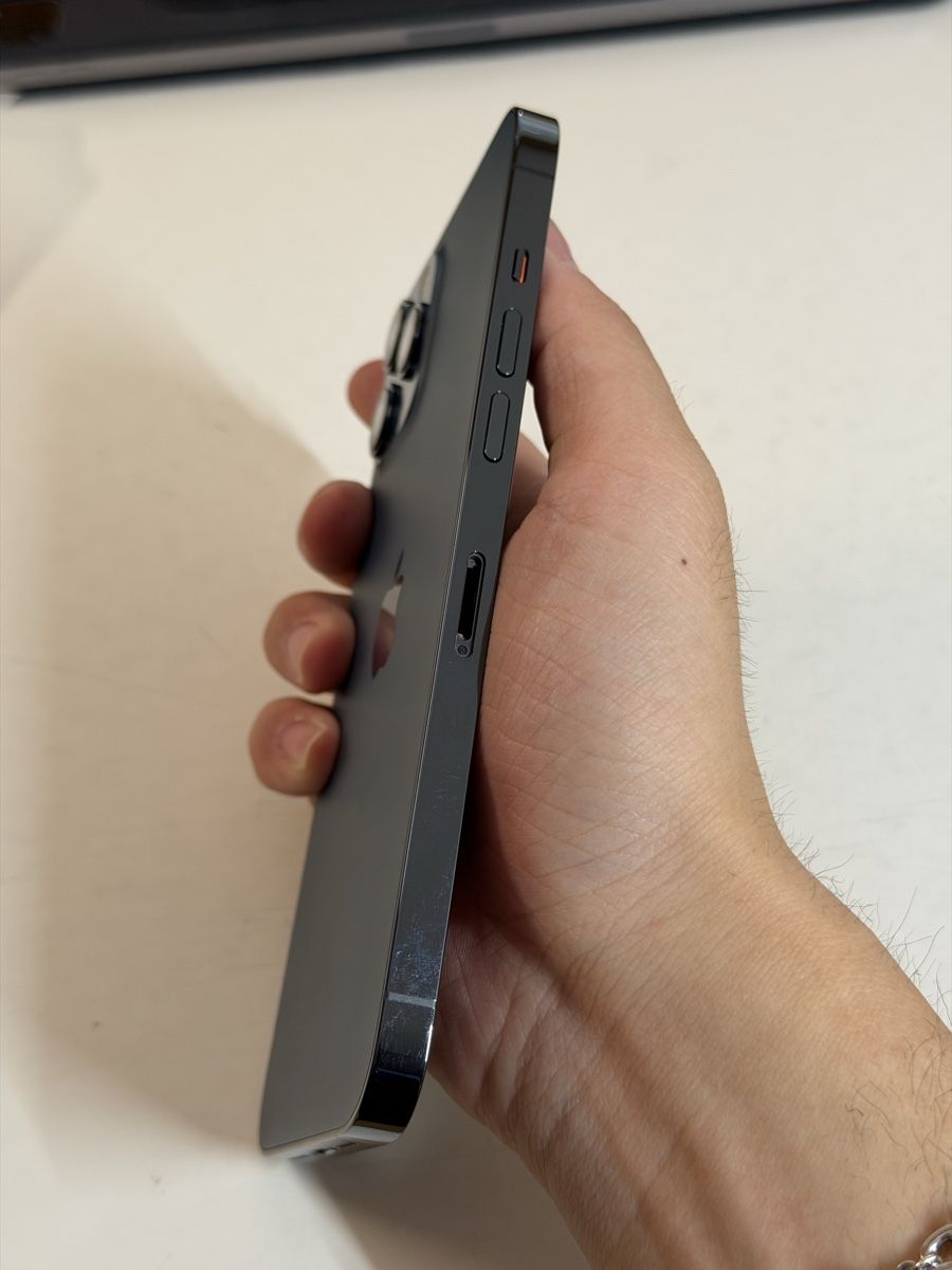 Apple Handys / Smartphones: Komplett iPhone 12Pro Max Blau Gehäuse Pulled  – Gebraucht aus Chur von beverlyone 3