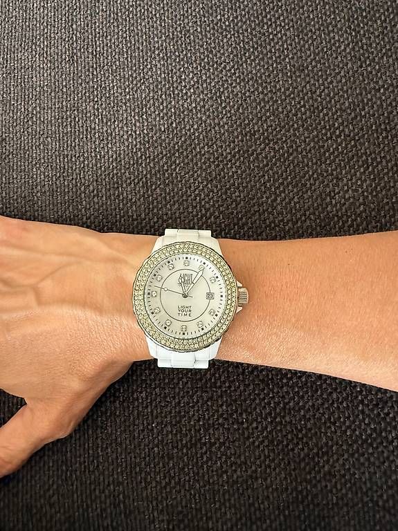Orologi: Montre blanche avec brillants synthétiques – Usato da Goumoens-la-Ville venduto da SandieF 1
