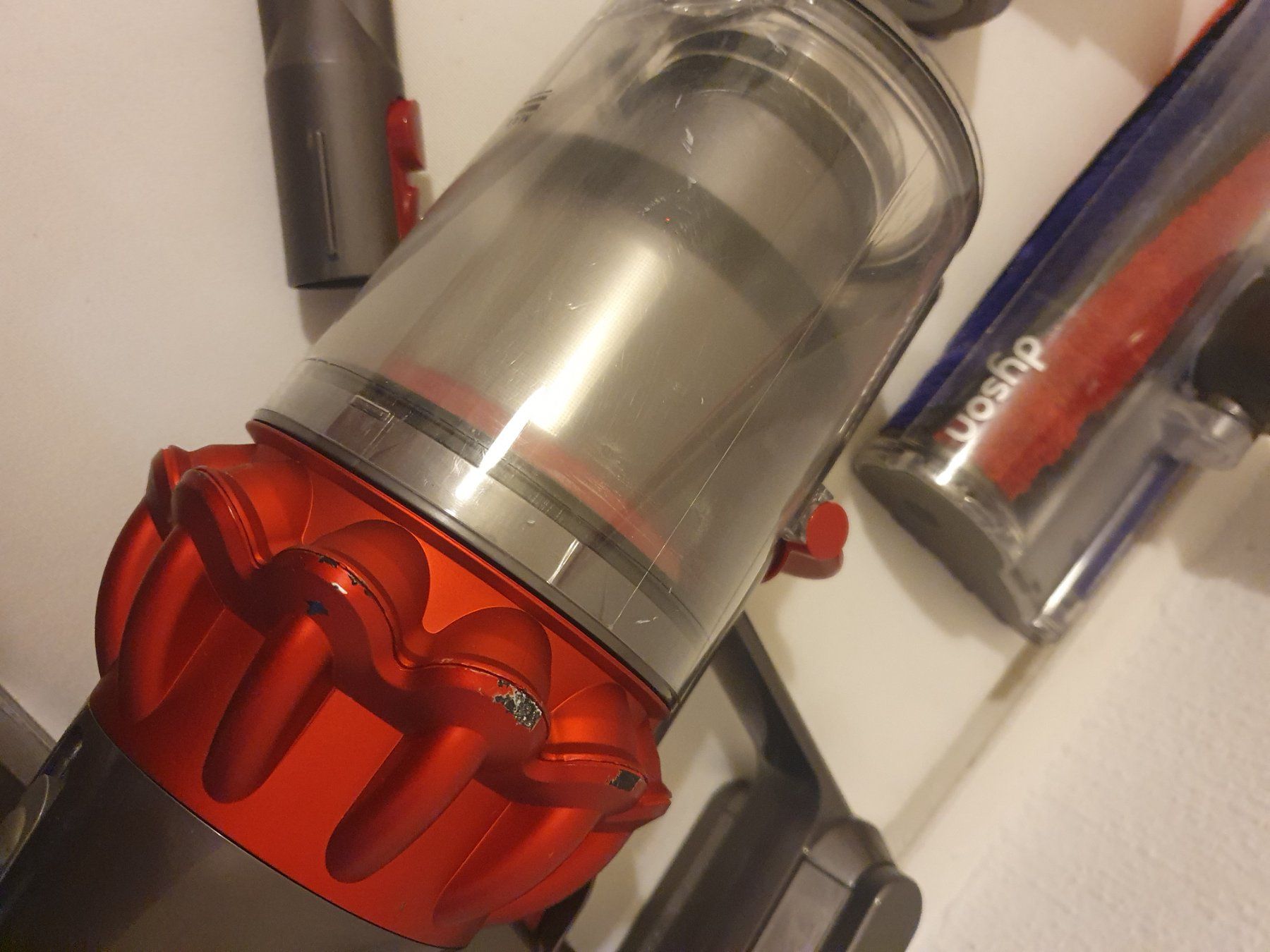 Dyson Aspirapolveri & Accessori: Dyson V10 petit réservoir sols durs – Usato da Lausanne venduto da Af2016 3