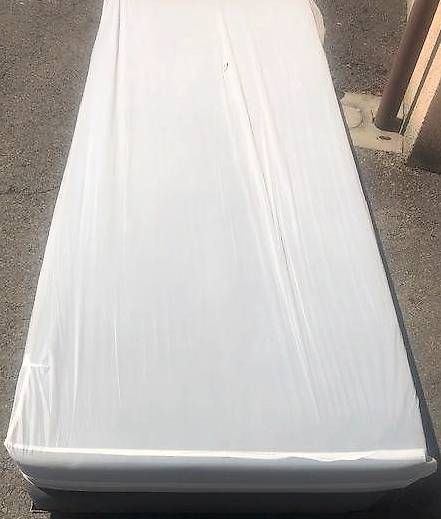 Sofas: Lit / sofa-canapé/Divan avec matelas à vendre – D'occasion à Le Grand-Saconnex par aru_jl2c 2