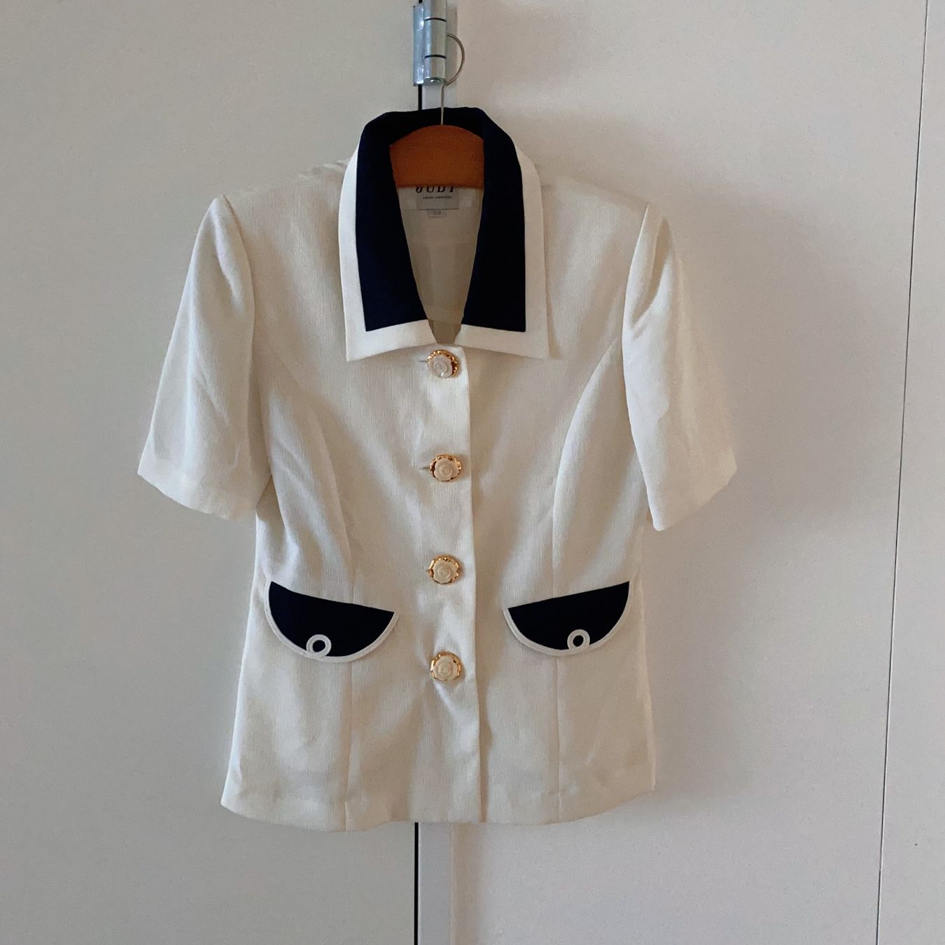Camicette: Elegante Bluse mit Goldknöpfen, Grösse 38 – Nuovo e nell'imballaggio originale da Luzern venduto da Sommer_26