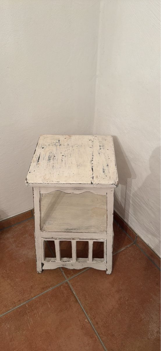 Tavoli: Shabby Chic Beistelltisch – Usato da Schaffhausen venduto da Ibag 1