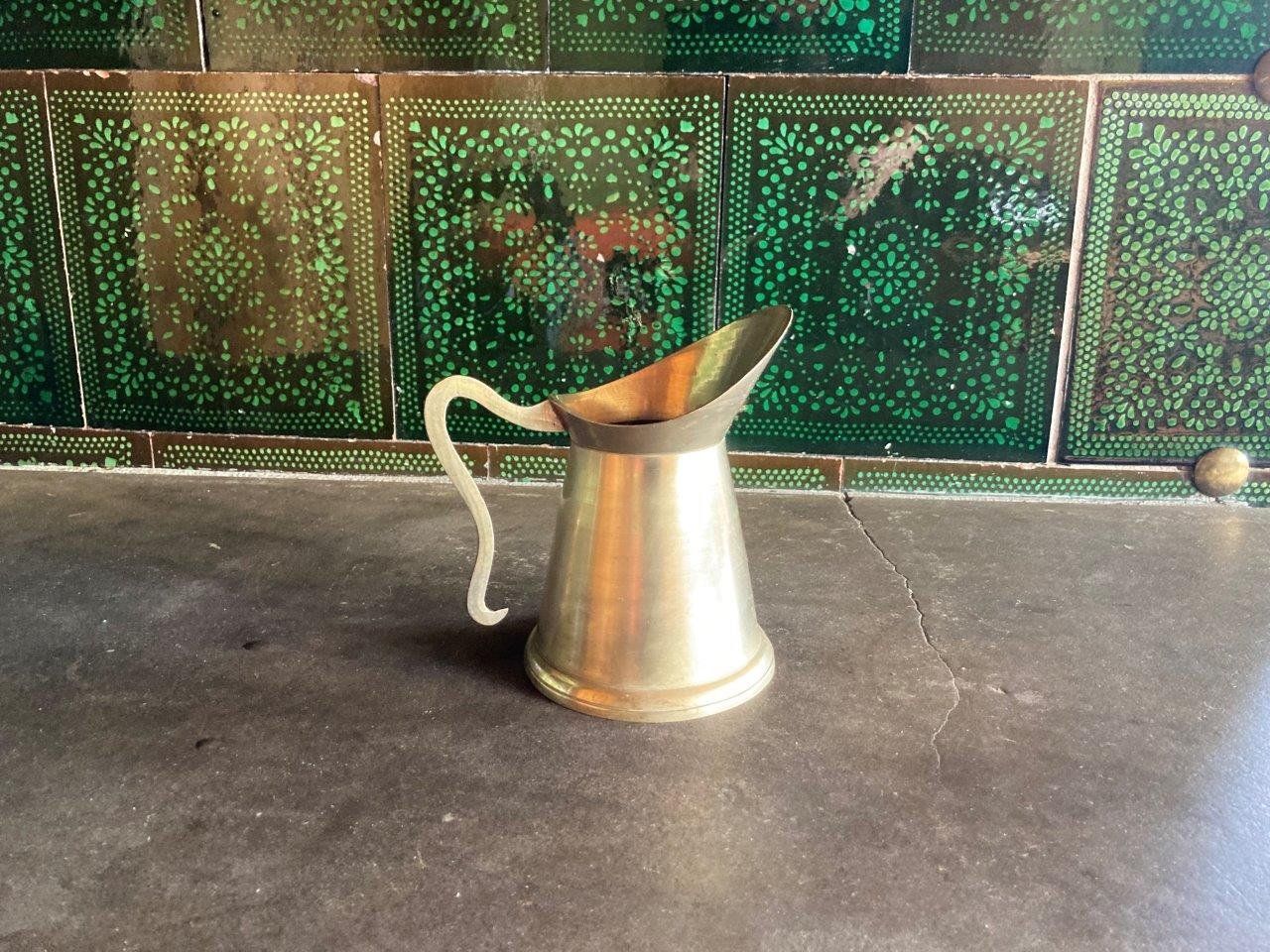Caraffe: Krug aus Messing klein – Usato da Hinwil venduto da Antikfischer