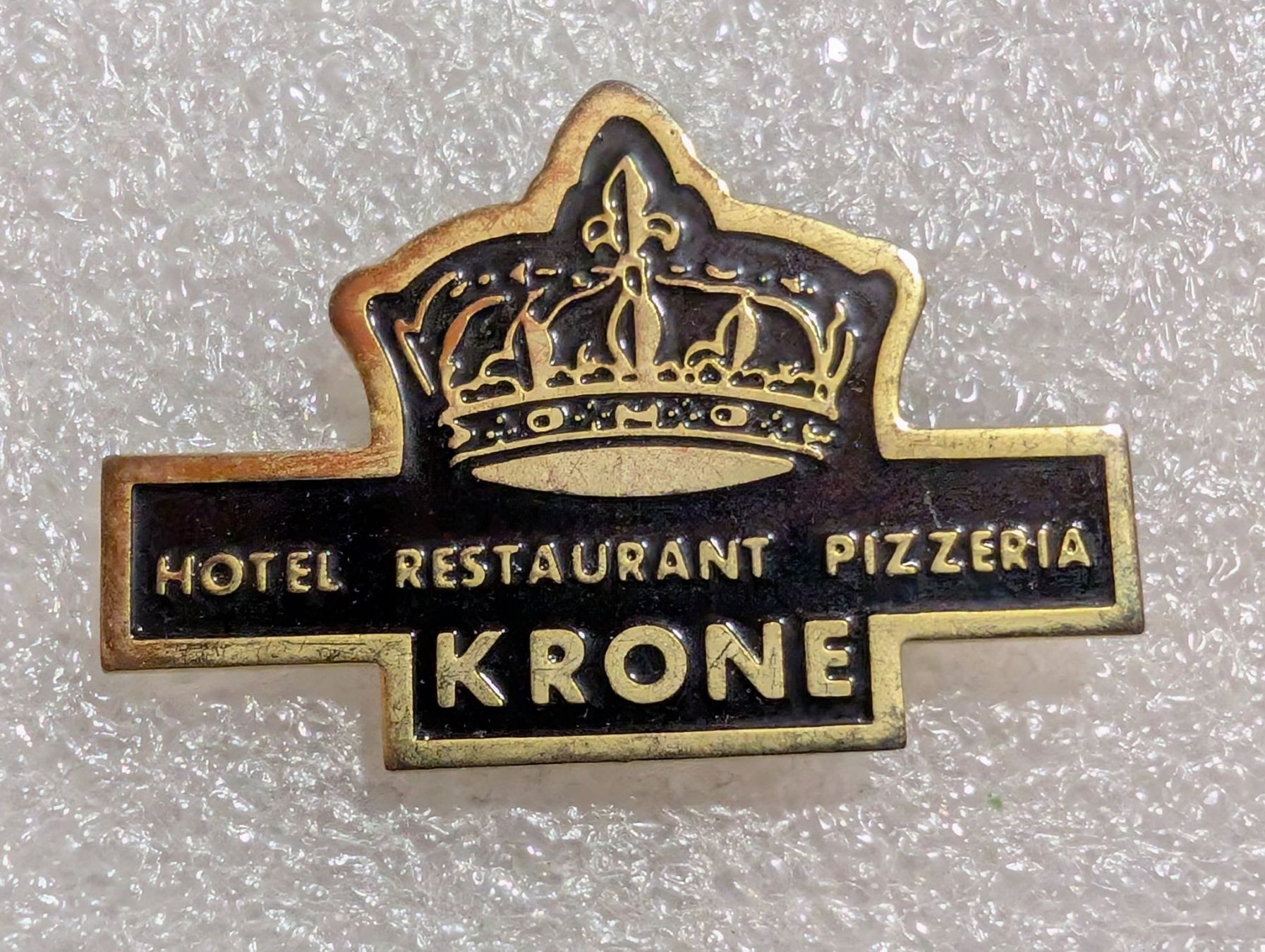 Placchette & Badge: Ansteckpin 282: Restaurant Krone – Usato da Oppligen venduto da Pin-Fall-Shop