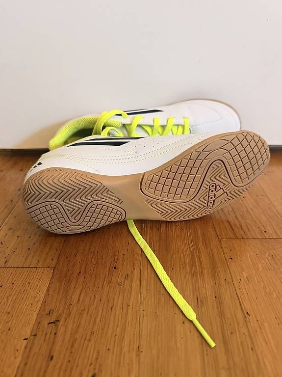 Adidas Schuhe für Jungen: Adidas Hallenschuhe 35 – Gebraucht aus Luzern von e_r_s98p 1