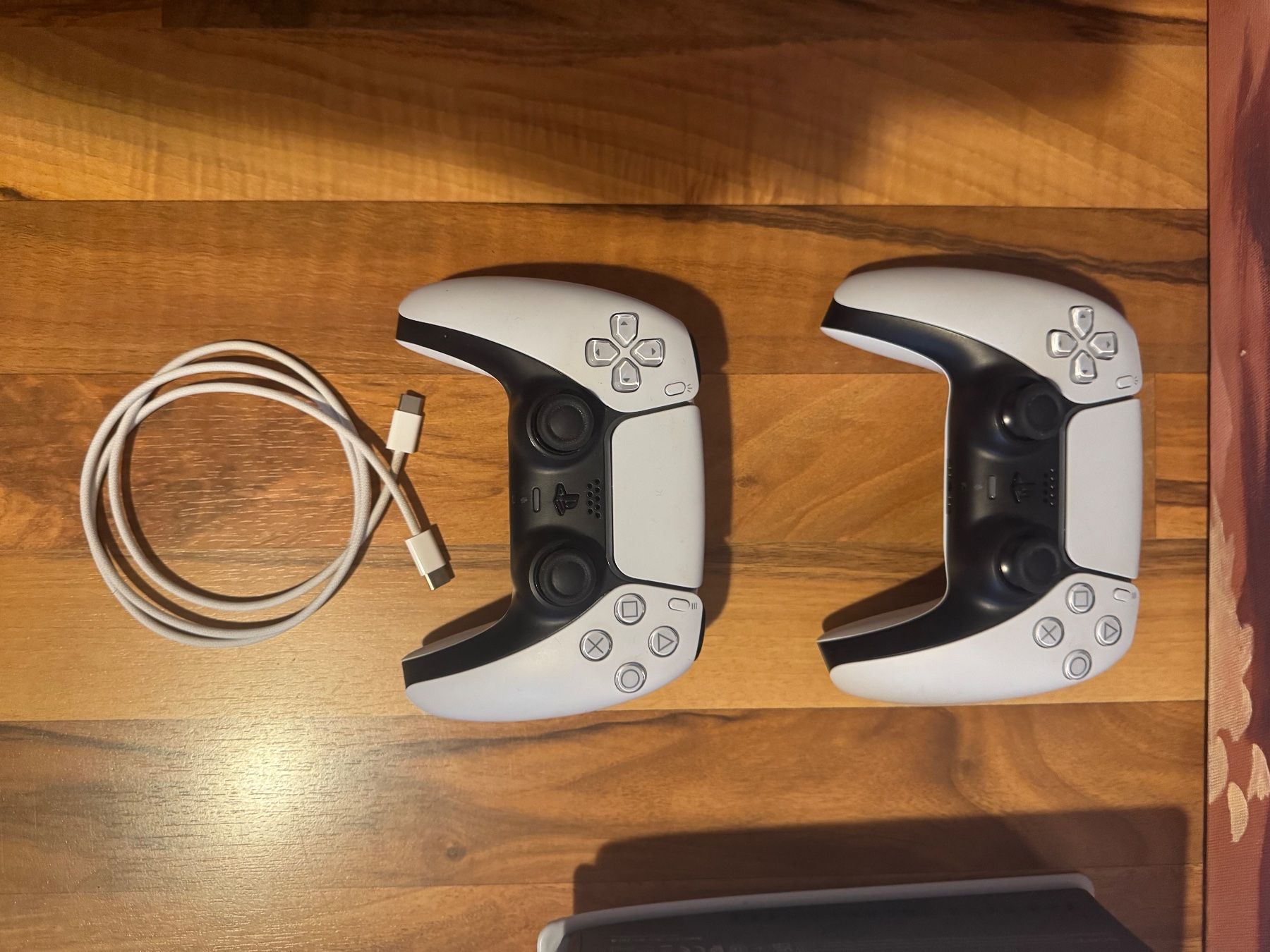 Sony Console: Playstation 5 Digital mit 2 Controllern – Usato da Ettenhausen TG venduto da GreyGardener 2